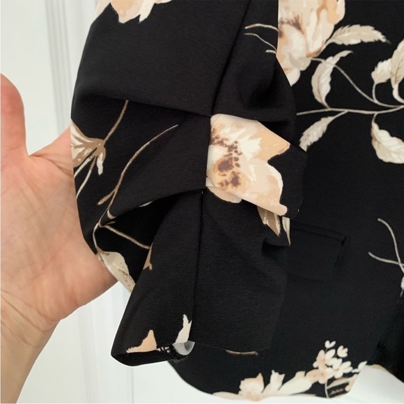 Dynamite Black Floral Blazer - Picture 4 of 4